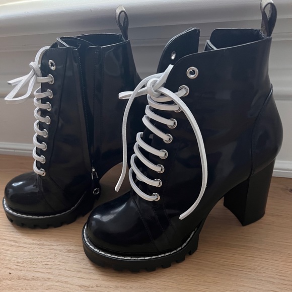 Louis Vuitton Boots - Picture 3 of 9